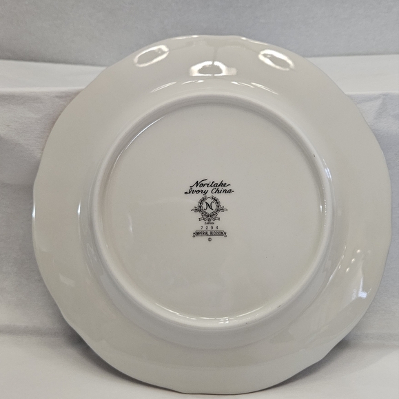 "Imperial Blossom" by Noritake, Bread and Butter Plates. - Picture 5 of 7